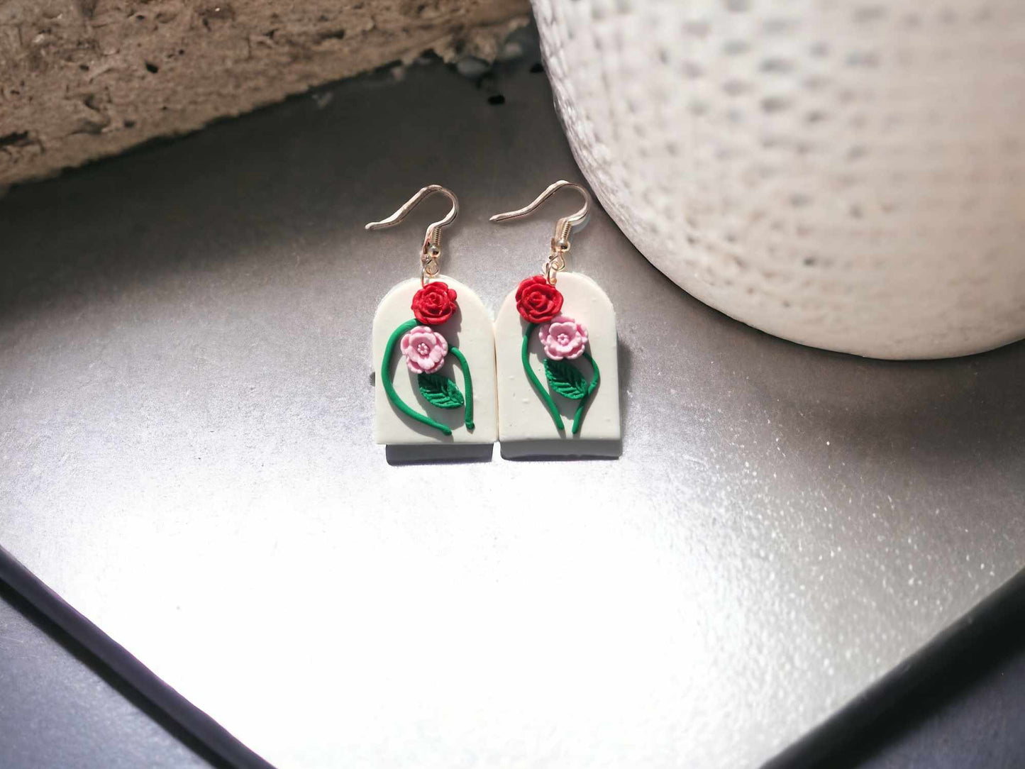 Arc earring with 3D flowers