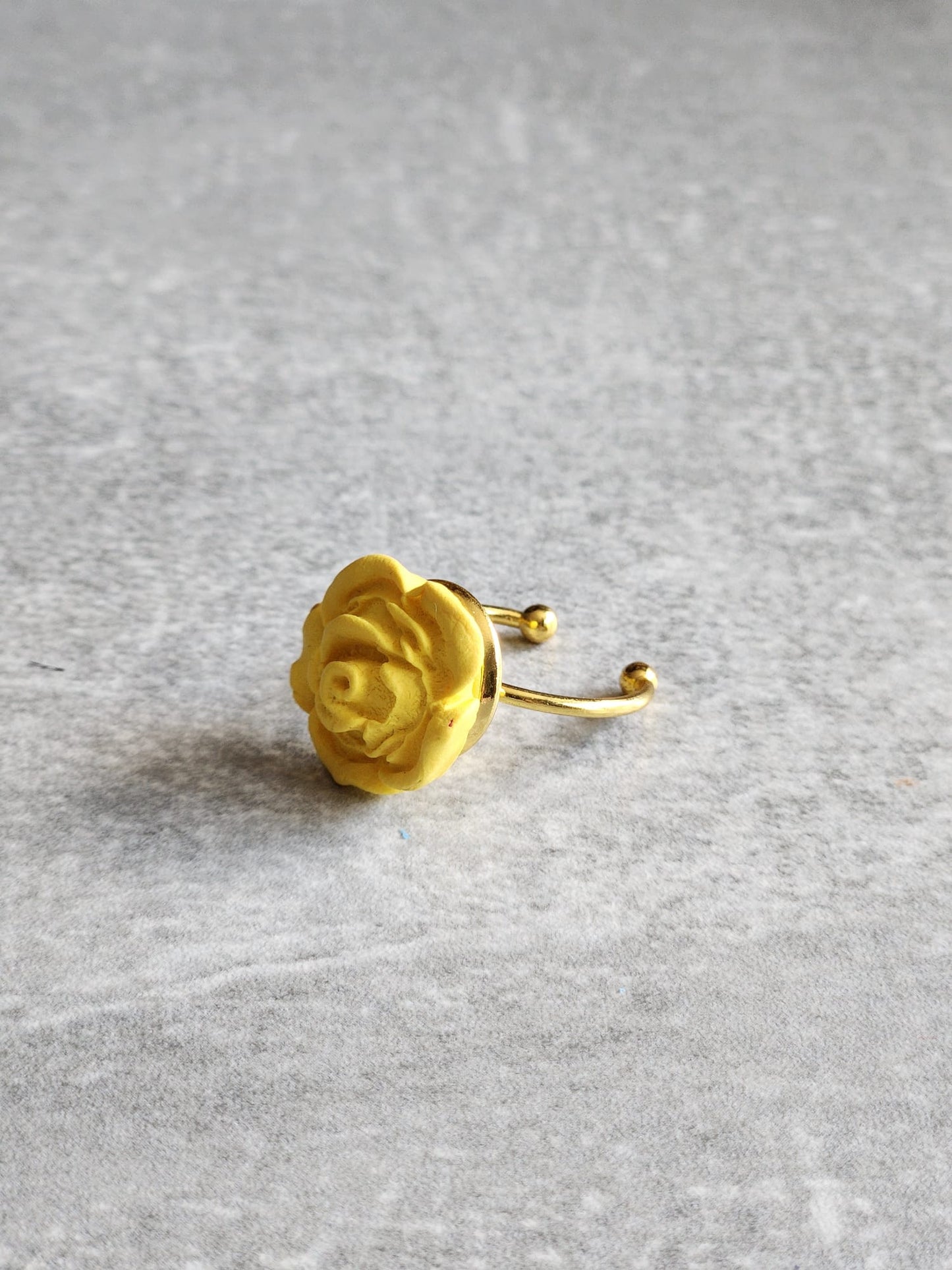 Yellow rose ring